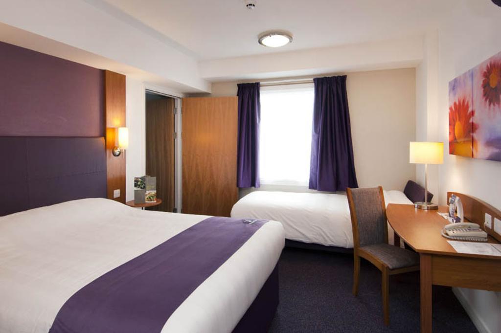 Premier Inn Glasgow Airport ペイズリー 部屋 写真