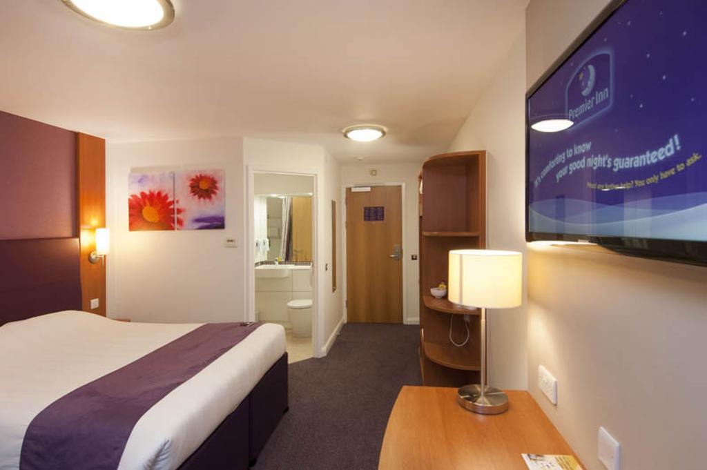 Premier Inn Glasgow Airport ペイズリー エクステリア 写真