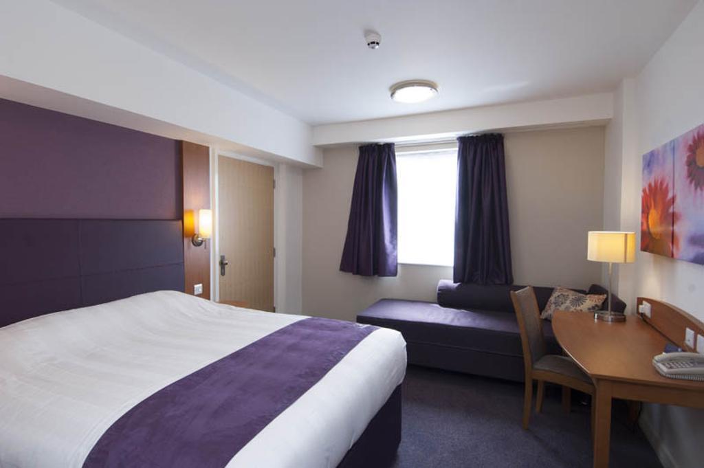 Premier Inn Glasgow Airport ペイズリー 部屋 写真