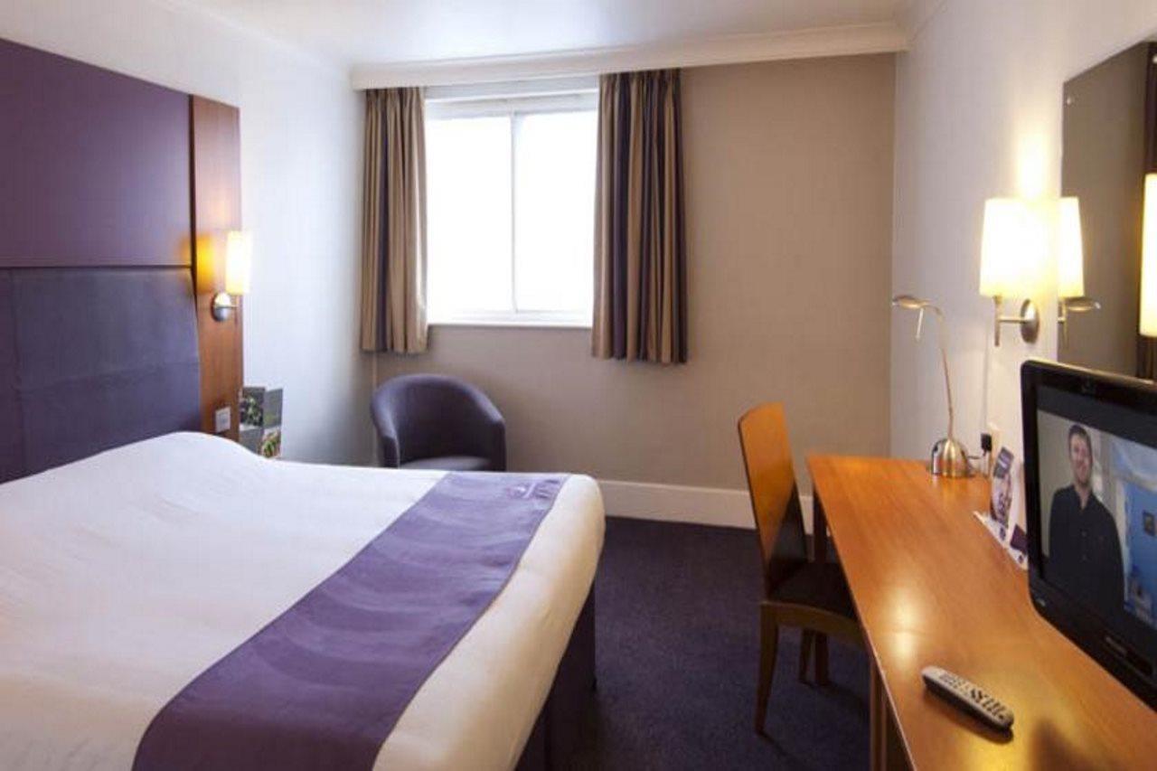 Premier Inn Glasgow Airport ペイズリー エクステリア 写真